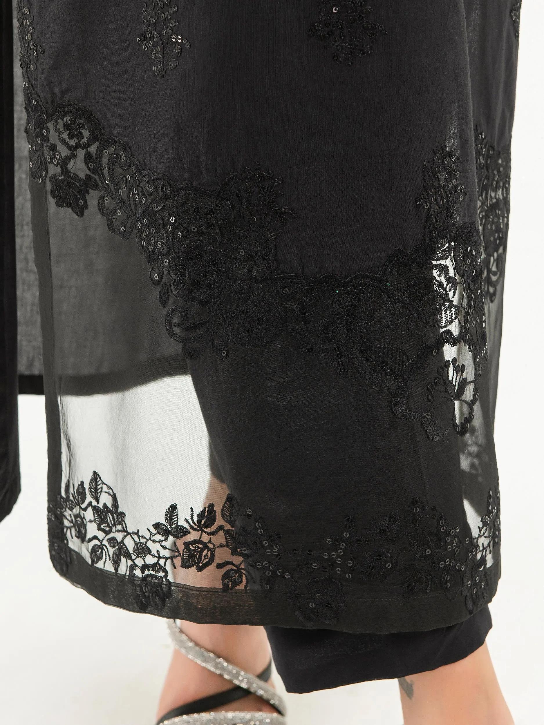 2 Piece Cambric Suit-Embroidered (Pret)