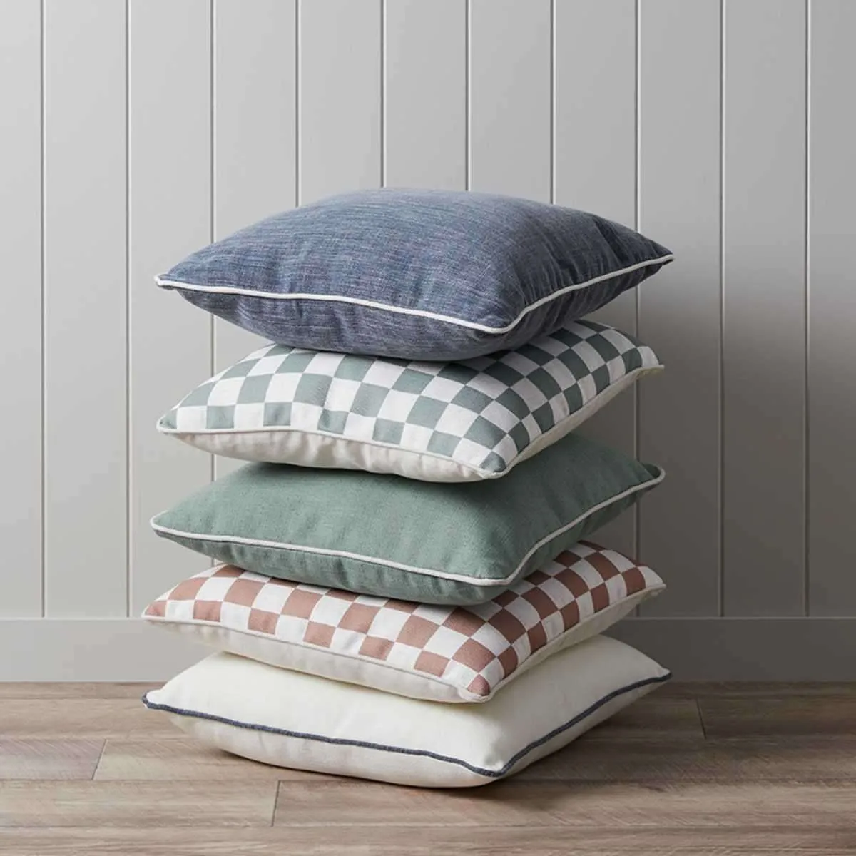 Mocka Piped Cushion - Navy/White