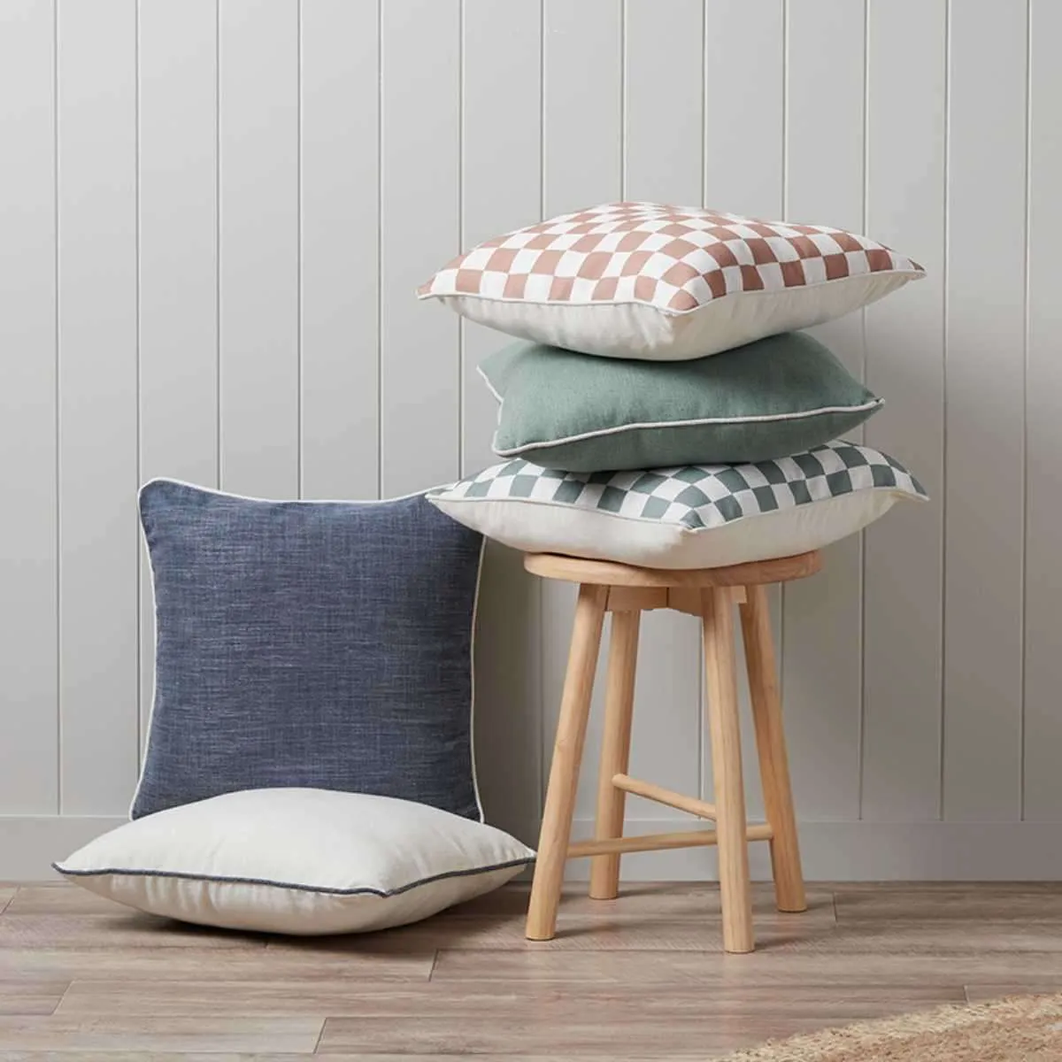 Mocka Piped Cushion - Navy/White